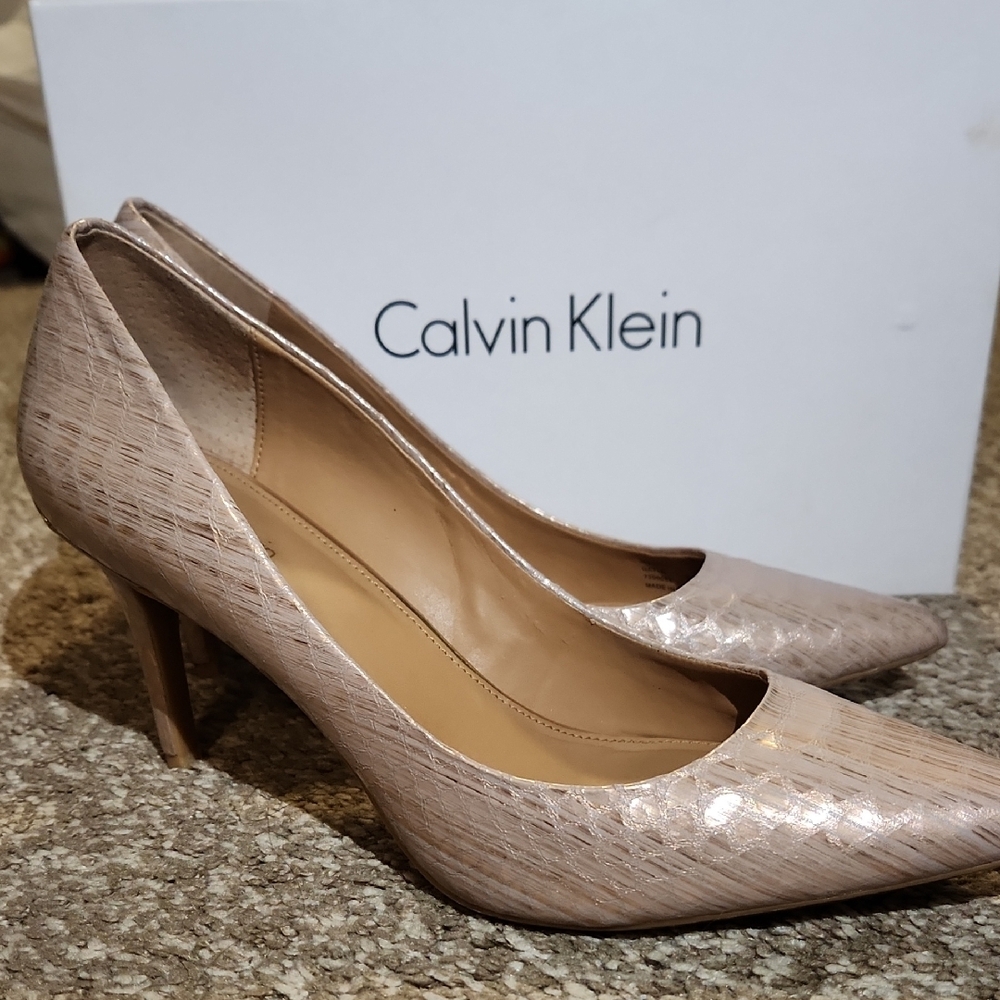 Calvin Klein Women's Light Pink Pumps